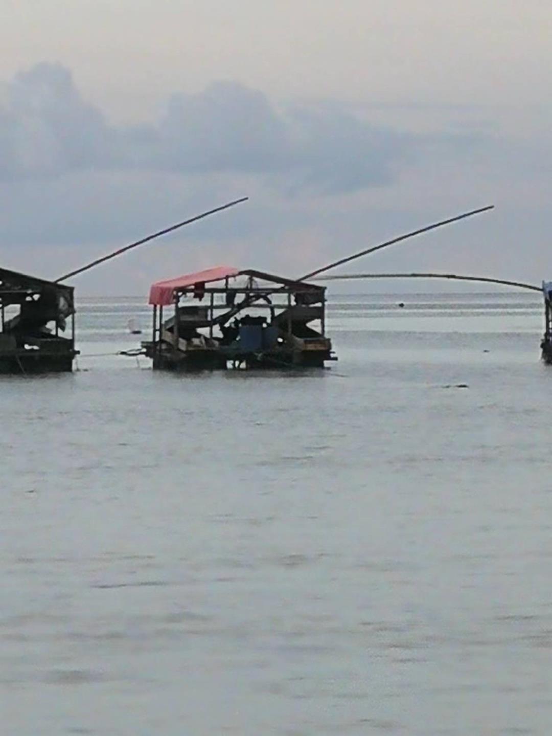 6-first gold mining vessel into operation-hot mining.jpg