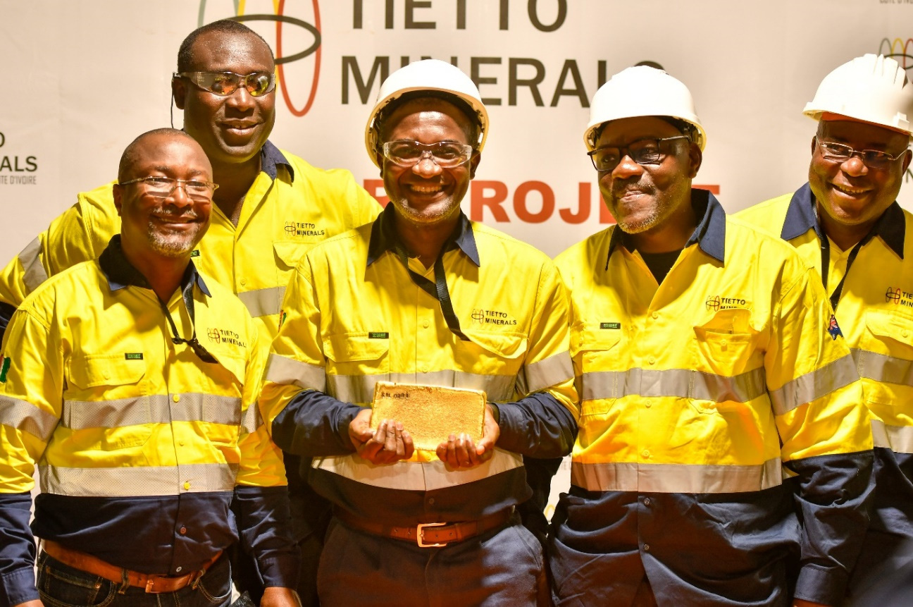 figure 3 Tietto teams celebrating first gold pour at Abujar.png